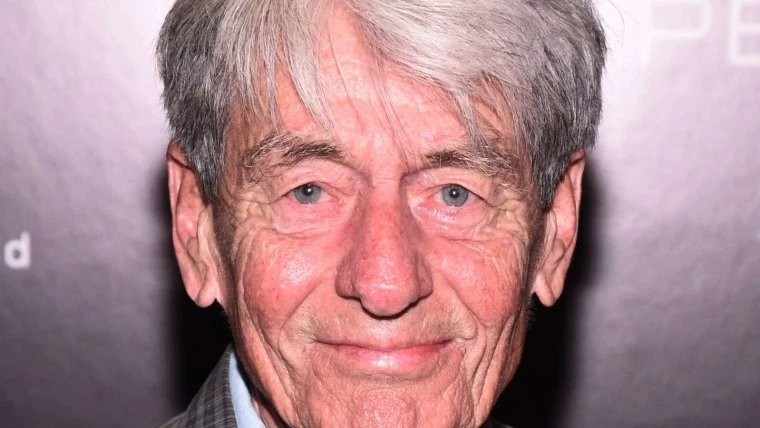 《奥本海默》导演亲叔叔约翰·诺兰过世 曾出演《蝙蝠侠》